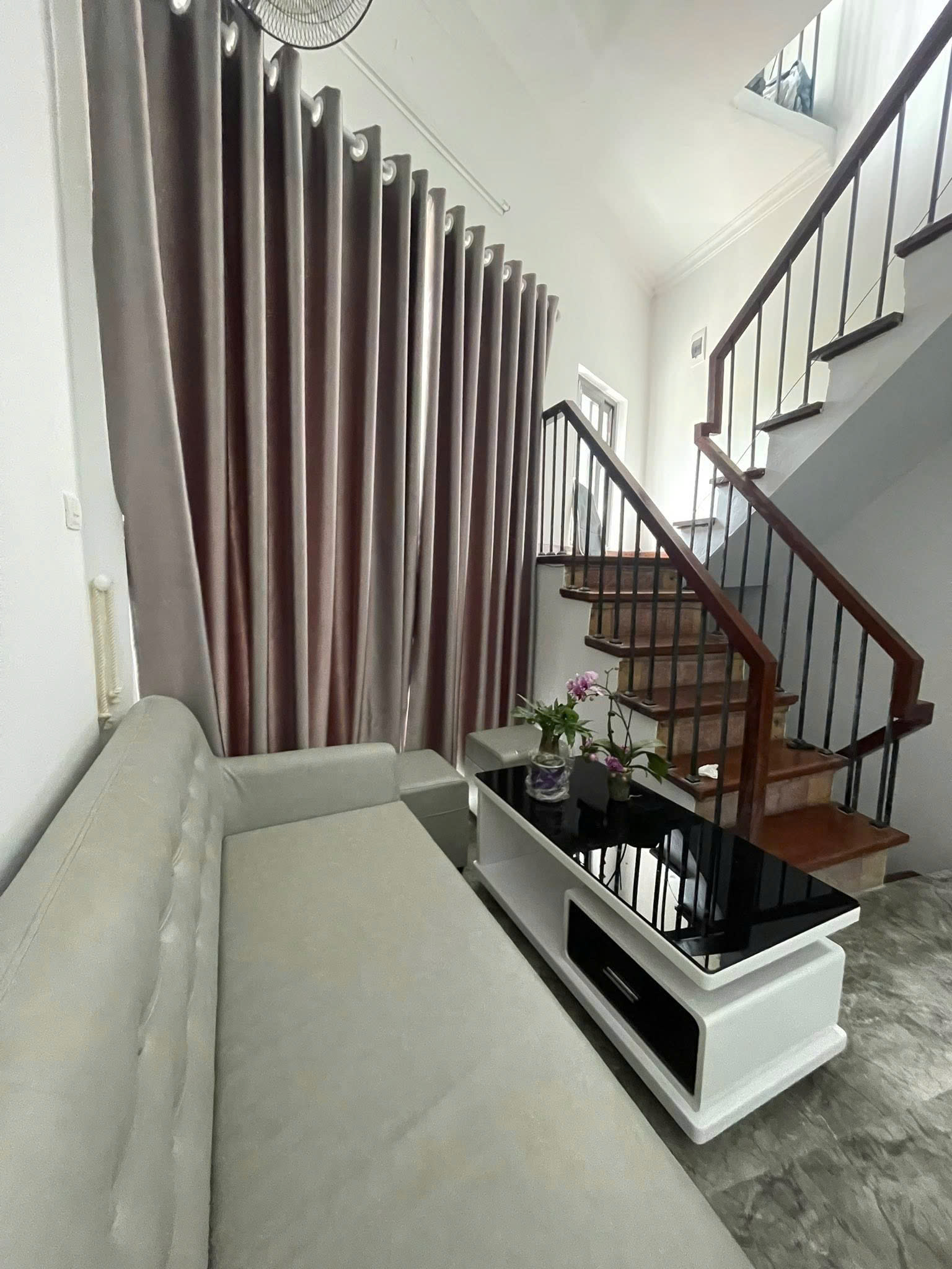 Cho thuê nhà Phố Thịnh Liệt, 3 tầng x 35m2, ngõ 3 ô tô tránh nhau, KD đỉnh chỉ 9.5 Triệu/TH - Ảnh 1